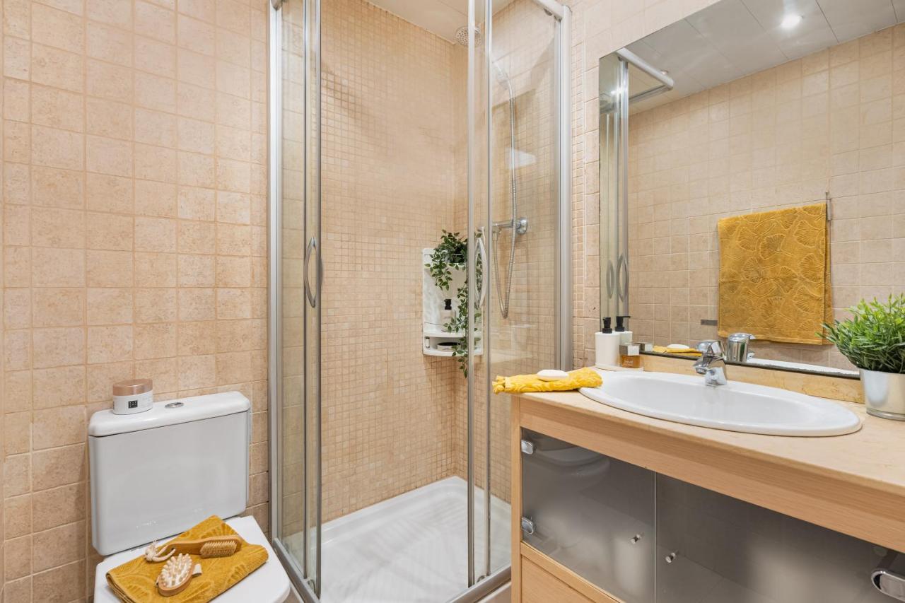 Lodging Apartments Villa De Gracia 2 Bedroom Cozy Apartment Barcelona Exterior foto